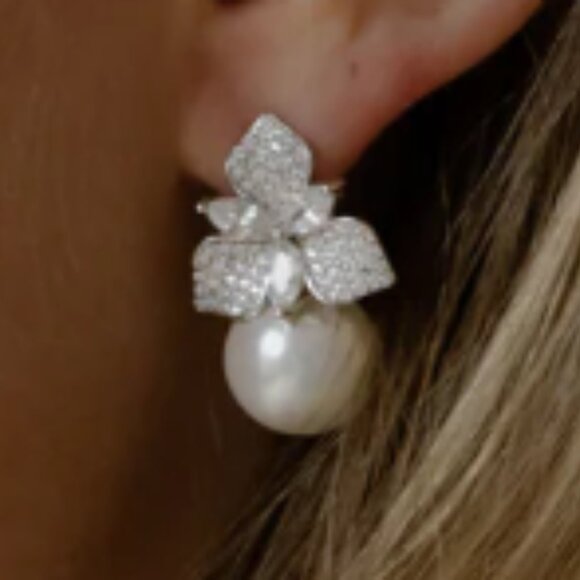 Untamed Petals Sophie earrings - NWOT - Picture 2 of 3